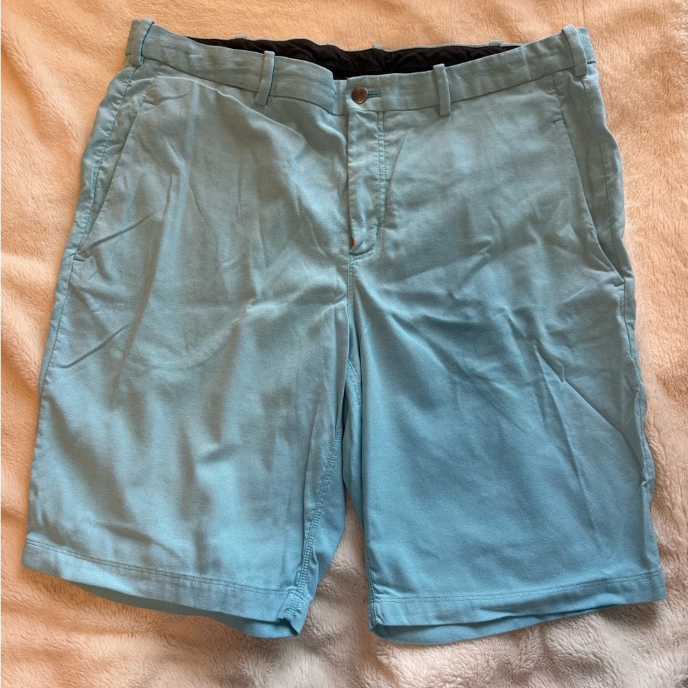 Lululemon Men’s Flat Front shorts size 40